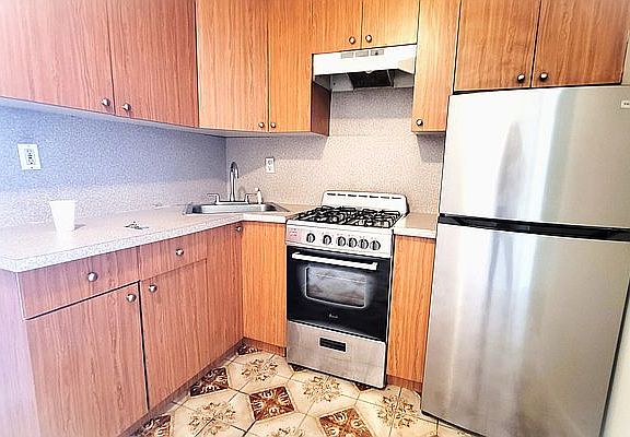 5th image of 21-39 29th St #1