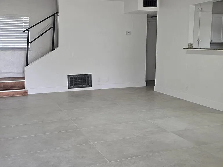 20 NW 7th Ave #6 — Photo 2