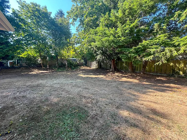 315 NE 148th Ave — Photo 46