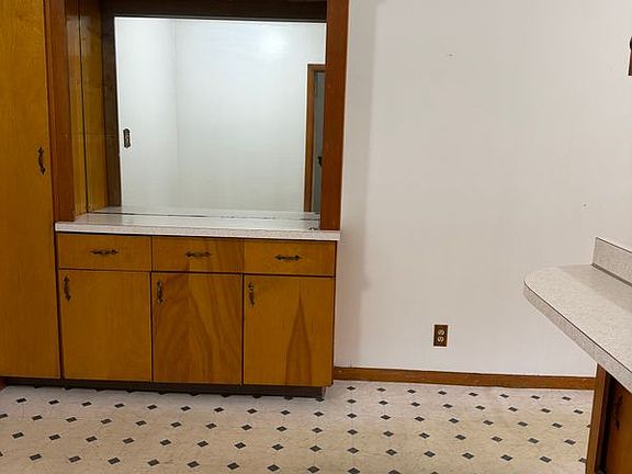 3rd image of 214 Market St Floor 1