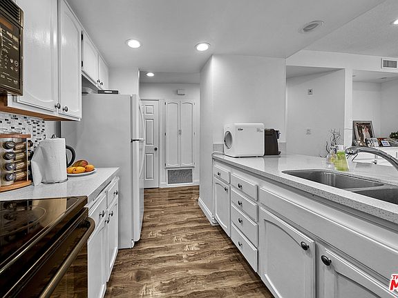 4th image of 435 S La Fayette Park Pl Unit 209