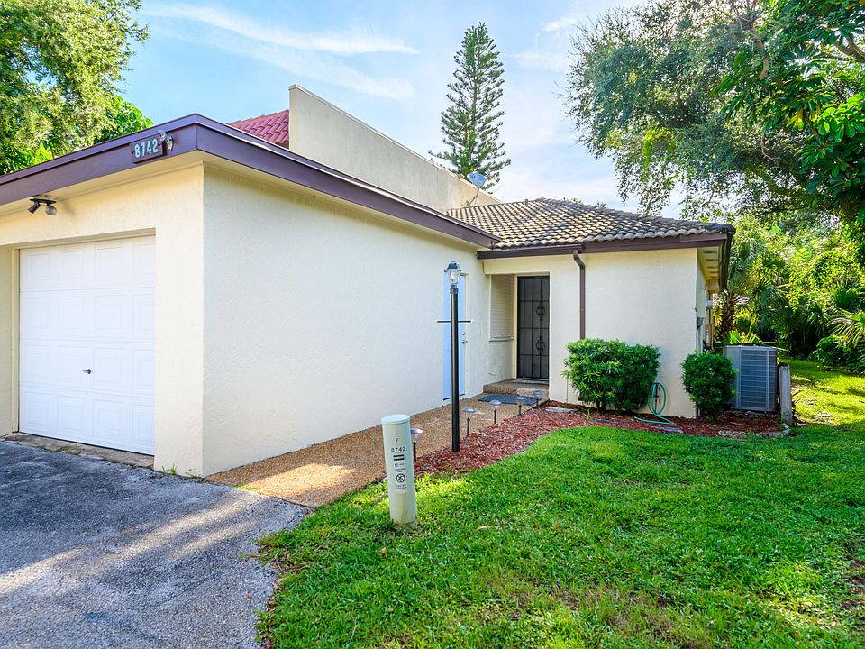 1st image of 8742 Lantana Ct