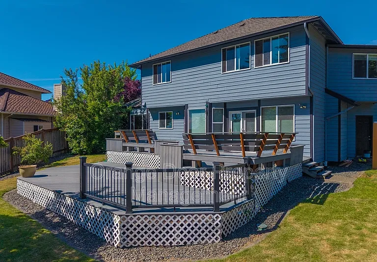 5204 Ridge Dr NE — Photo 51