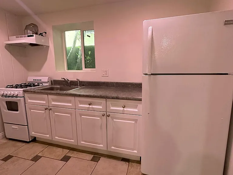 2032 Vista Del Mar St #1 — Photo 6
