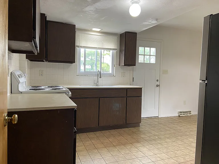 1244-1250 Cliffside St #1250 — Photo 17