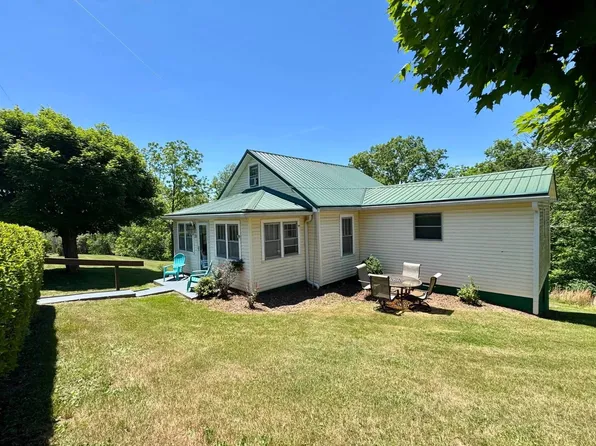 133 Marks Dr, Walton, WV 25286