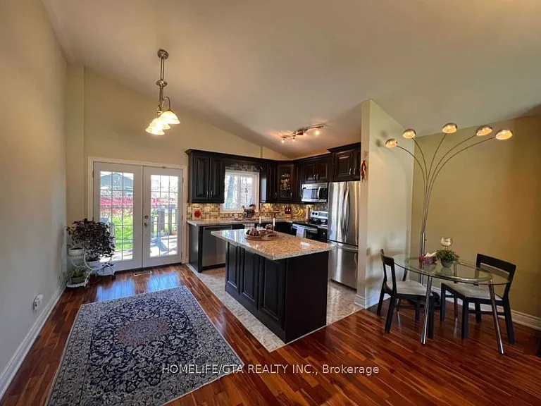 23 Benfrisco Cres — Photo 5