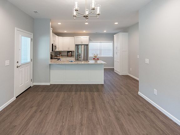3rd image of 122 Diamond Ave