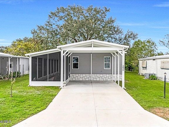 3rd image of 1073 Wren Cir