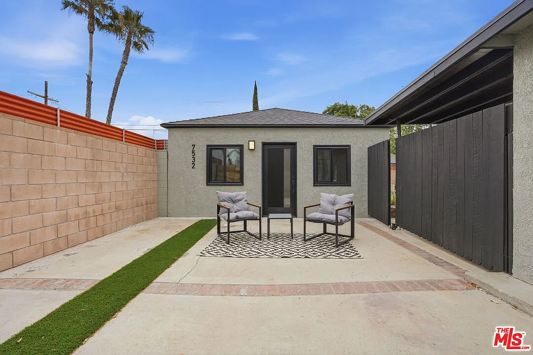 1 bed, 1.0 bath, 400 sqft, $2,695 — Photo 2