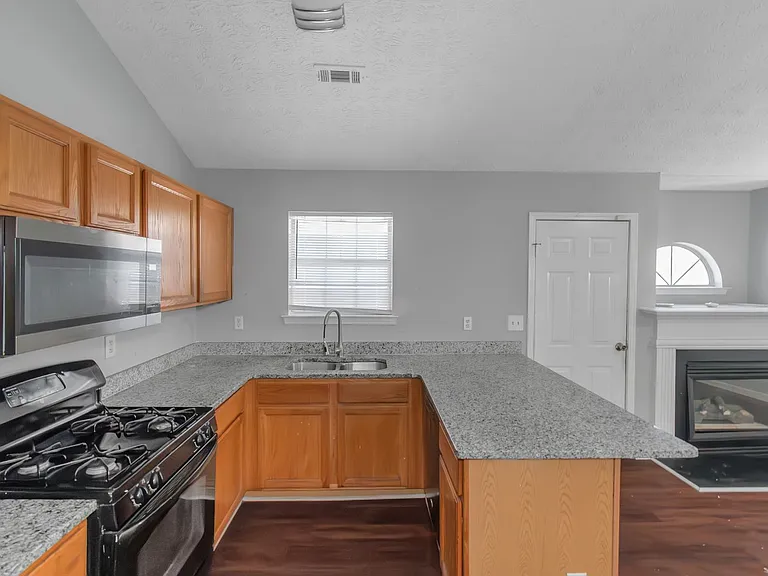 401 Edgewood Dr — Photo 8