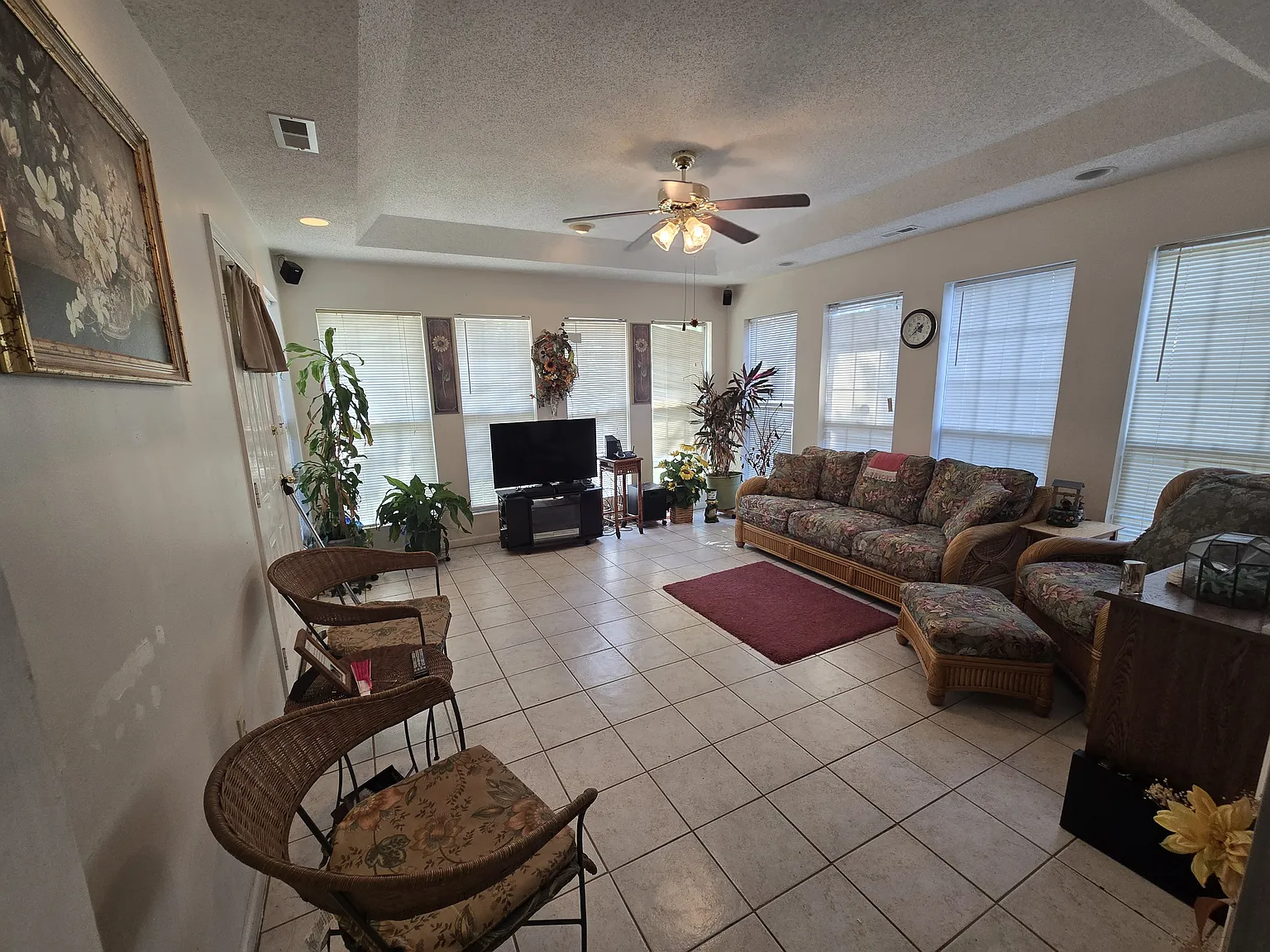 3 bed, 1735 sqft, $2,180 — Photo 1