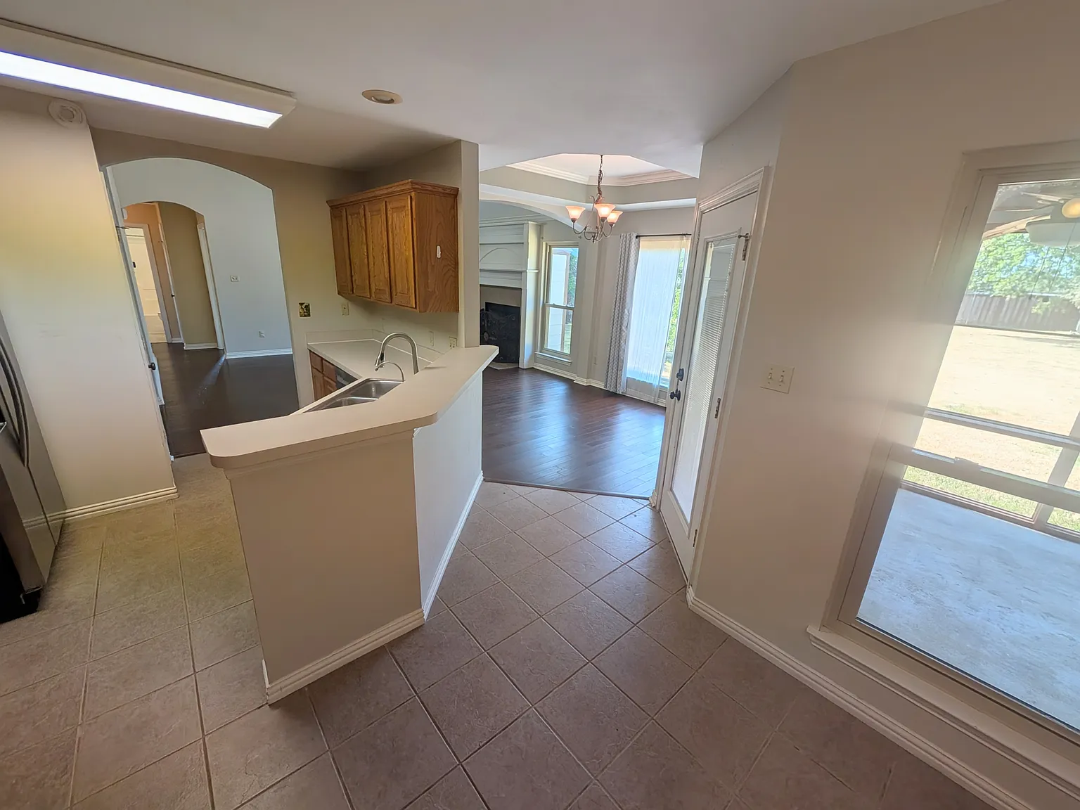 3 bed, 1292 sqft, $2,000 — Photo 4