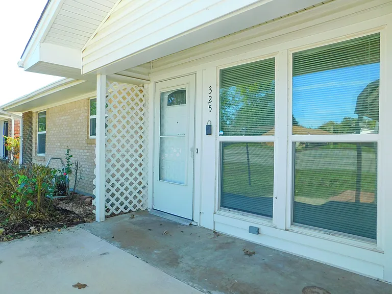 325 W Jones St — Photo 5