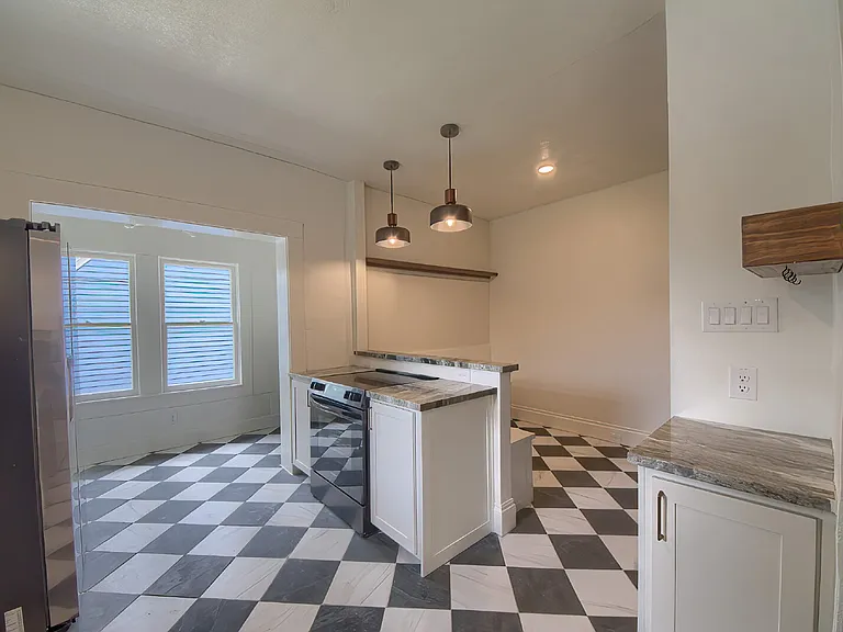 518 Queen Anne Ct — Photo 12