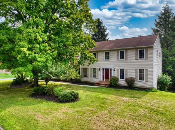 670 Carriage Ct, Newark, OH 43055