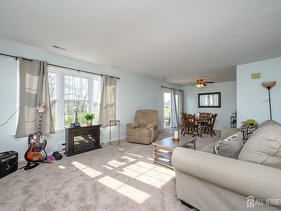 4th image of 127 Chaucer Rd