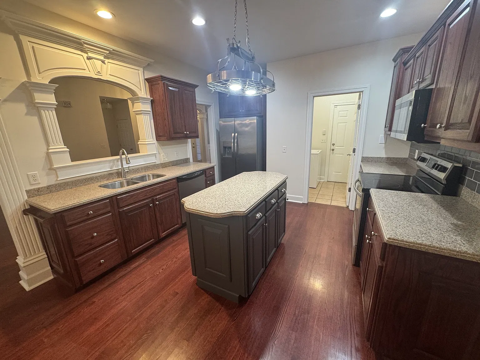 3 bed, 2.0 bath, 2000 sqft, $2,375 — Photo 4
