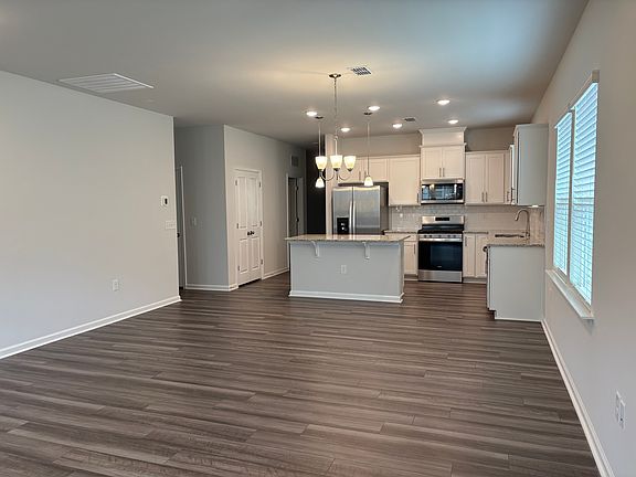 5th image of 324 Broomside Ave