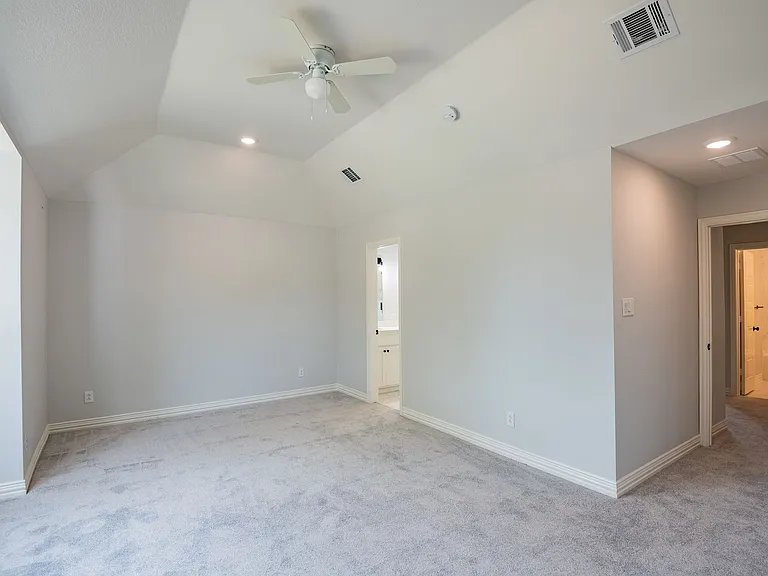 2318 Bennington Dr — Photo 10