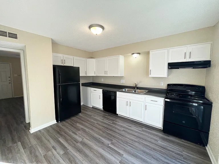 Anderson Point Apartments — Photo 23