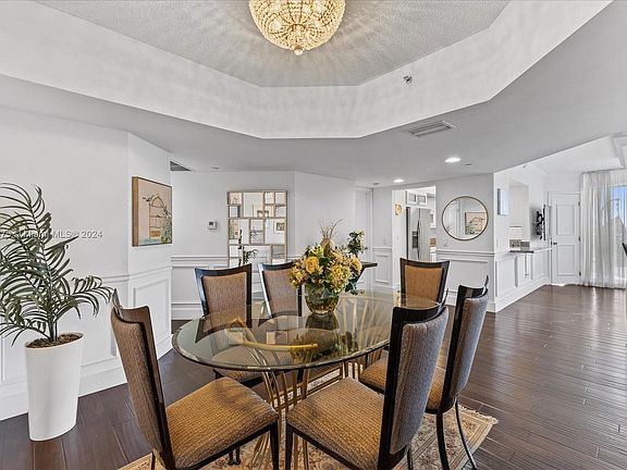 4th image of 21205 Yacht Club Dr APT 708