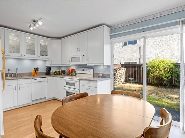 1624 Fuller St, Nanaimo, BC V9S 1B1