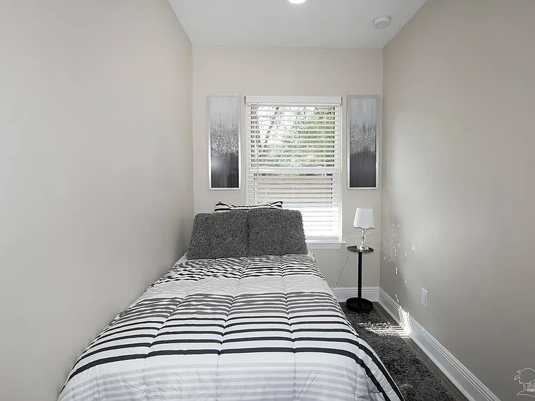 3081 N 16th Ave — Photo 14