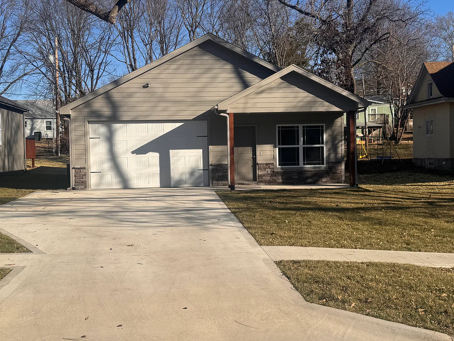 3 bed, 1200 sqft, $2,100 — Photo 1