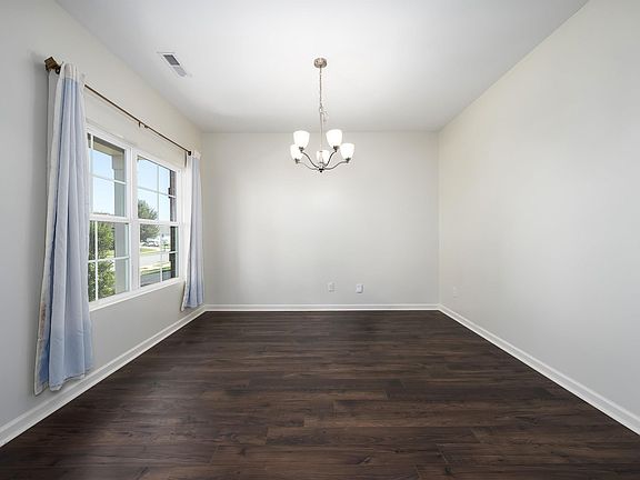 3rd image of 22733 Joselyn Green Dr