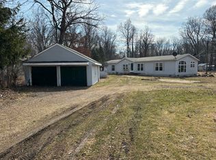 24951 Harris St, Edwardsburg, MI 49112