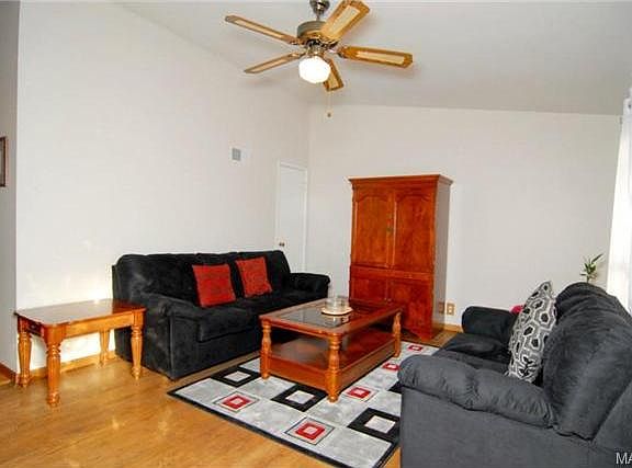 4th image of 215 Countryside Dr