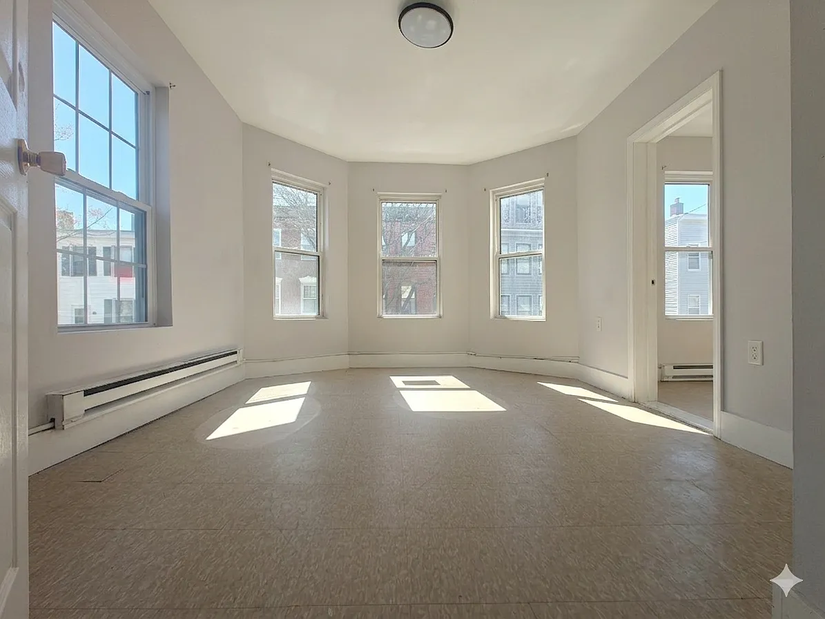 Building Photo - 226 Paris St #2