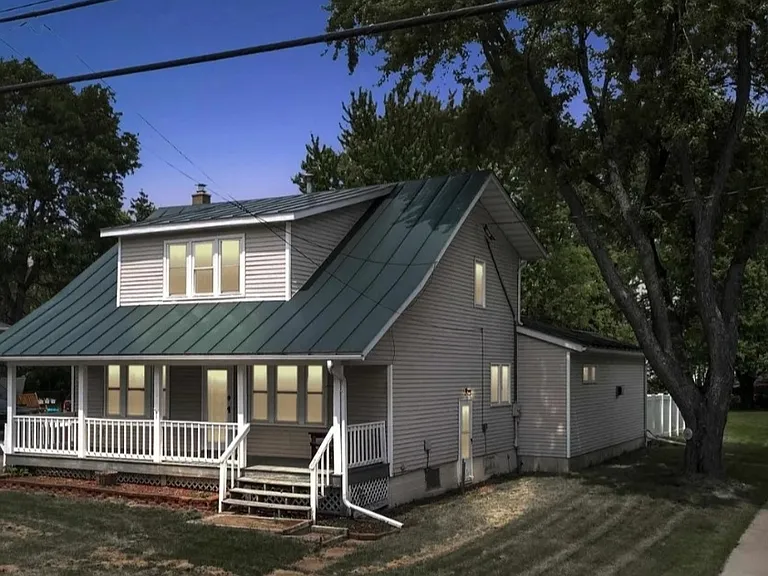 715 W Blodgett St — Photo 2