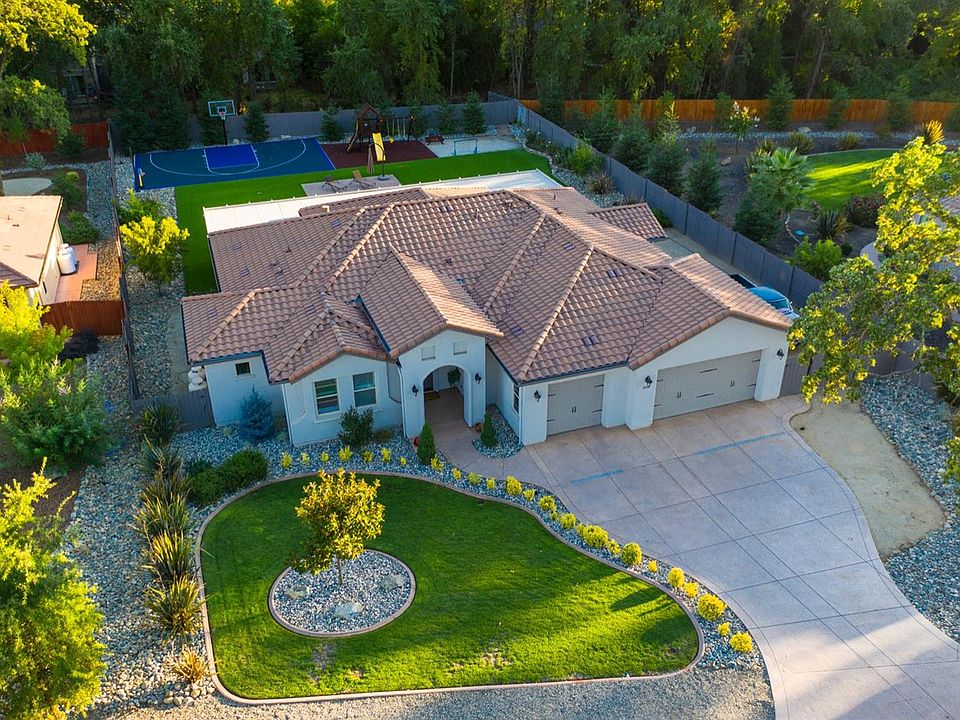 1st image of 2556 Country Club Dr