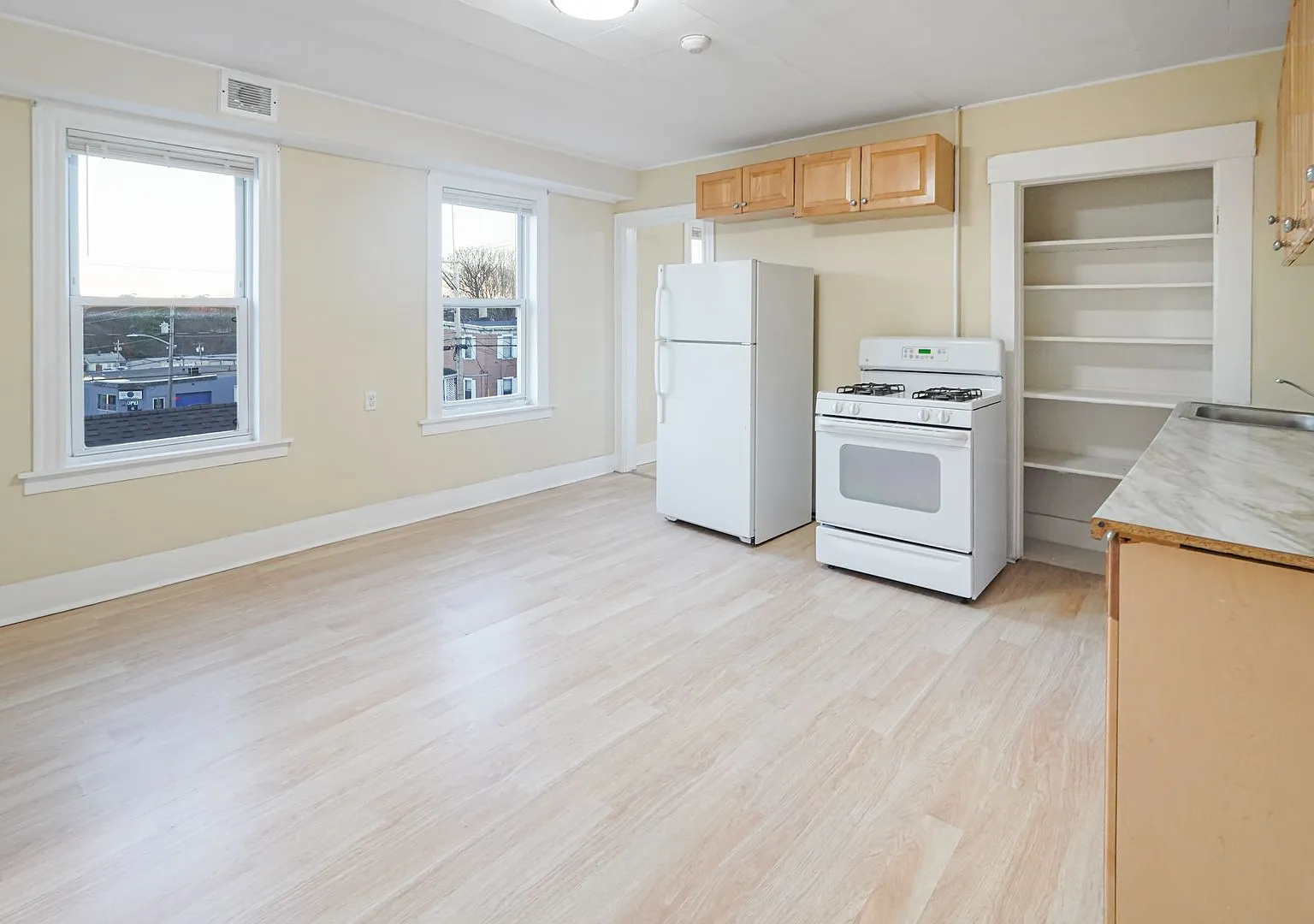 168 Lunenburg St — Photo 1