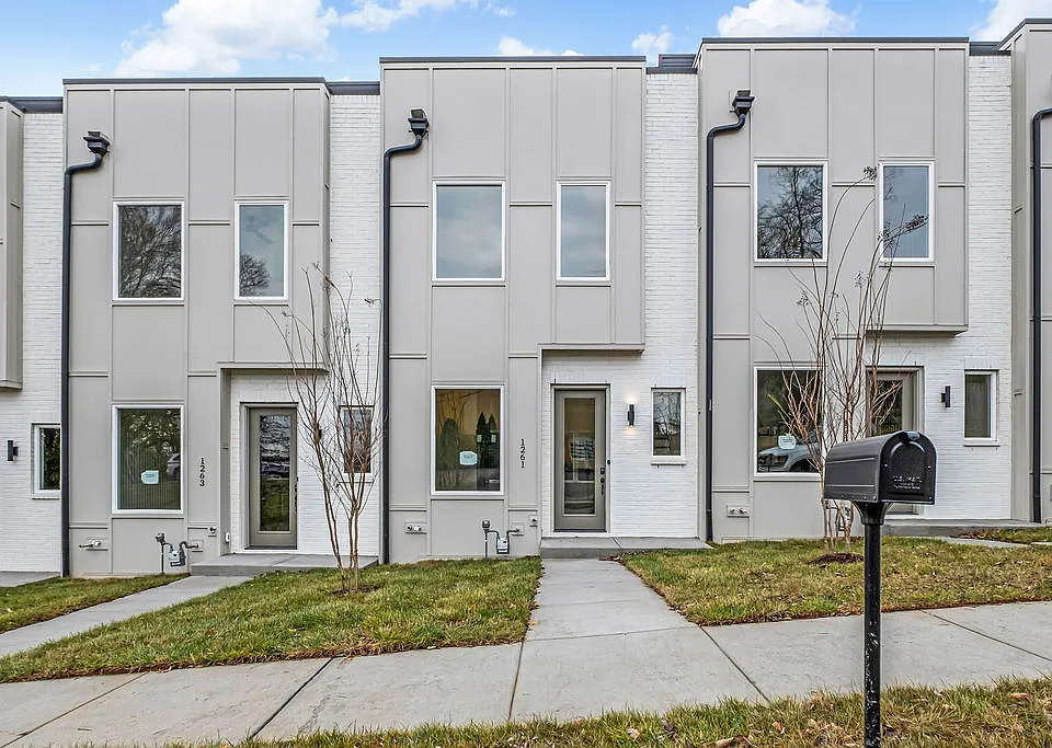 1261 John St