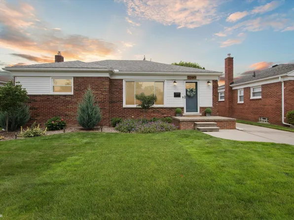 22443 Mylls St, Saint Clair Shores, MI 48081