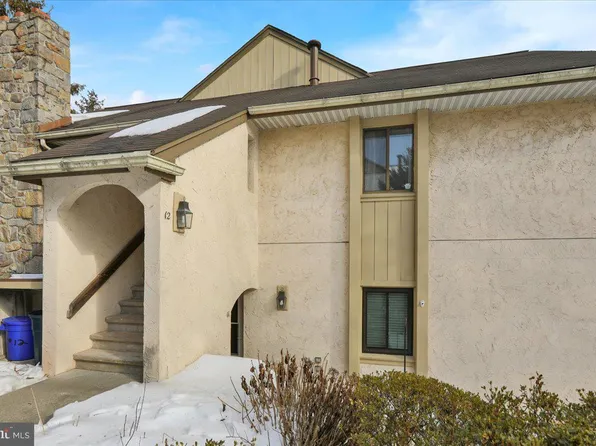 12 Muirfield Dr, Reading, PA 19607