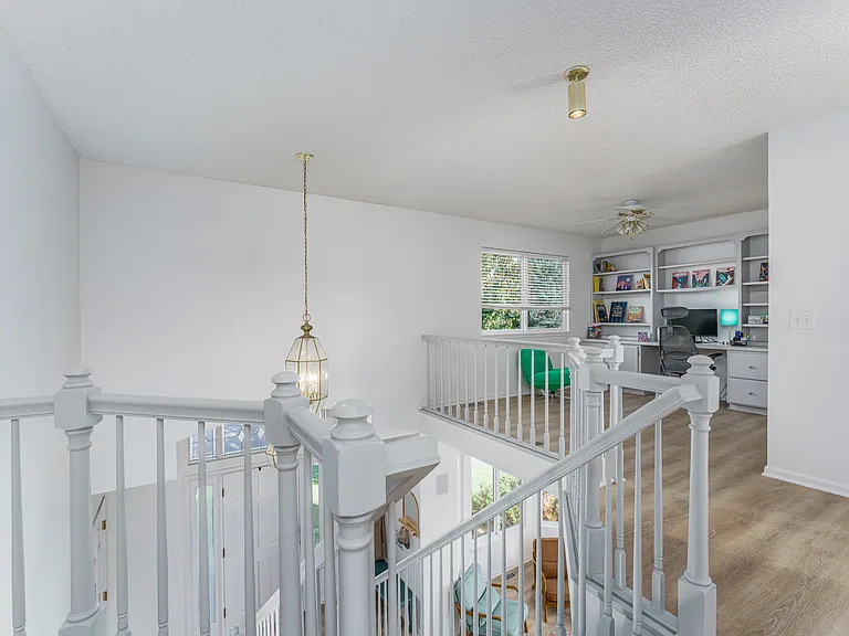 132 Skyview Ct — Photo 34