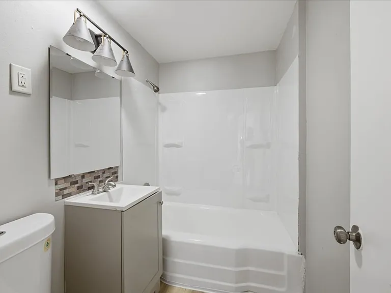 5010 Brookville Rd — Photo 13