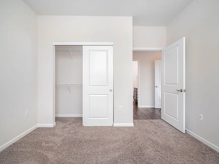 Bentley Apartments — Photo 18