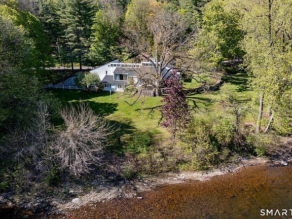 3rd image of 35 River Road