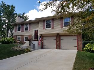 5 N Birchwood Dr, Naperville, IL 60540