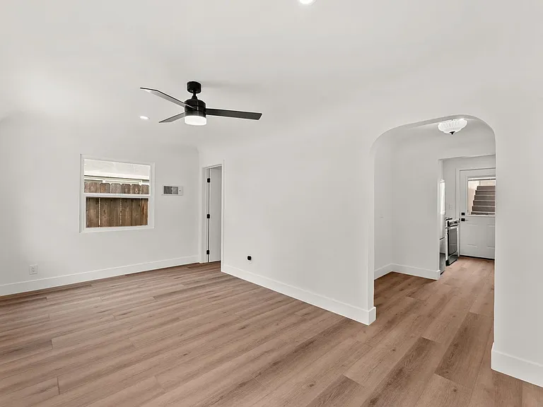 749-749.5 York Ct #749 YORK CT — Photo 8