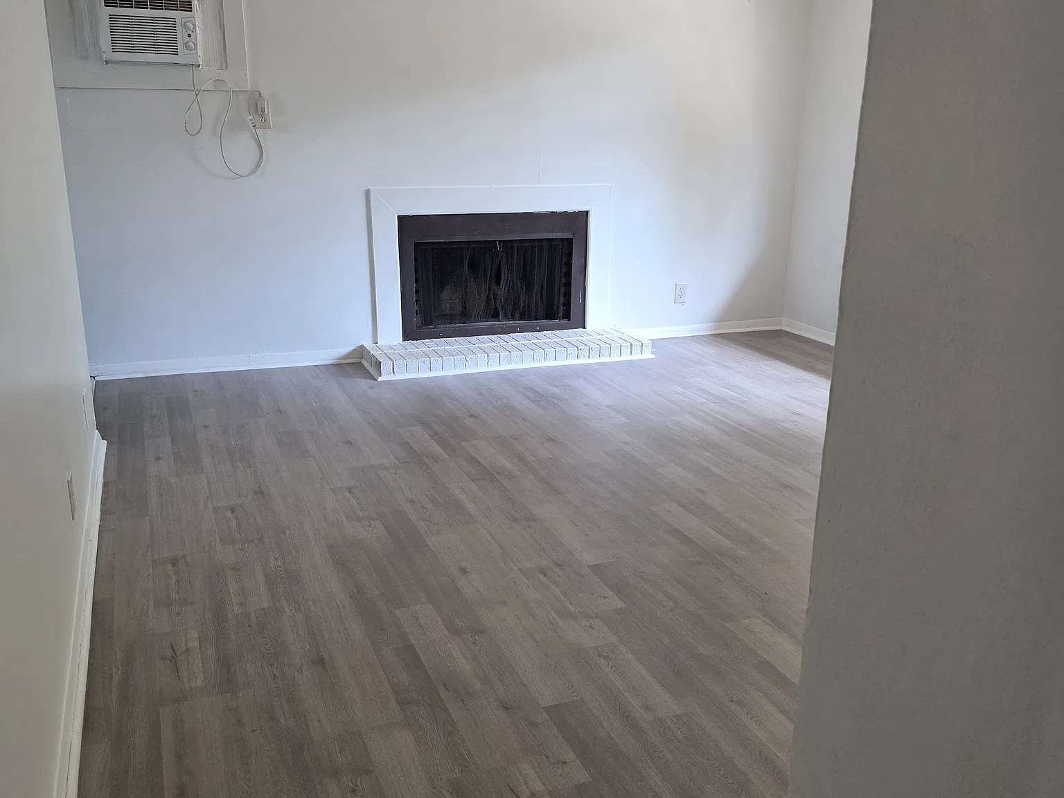 210 E Palestine Ave — Photo 4