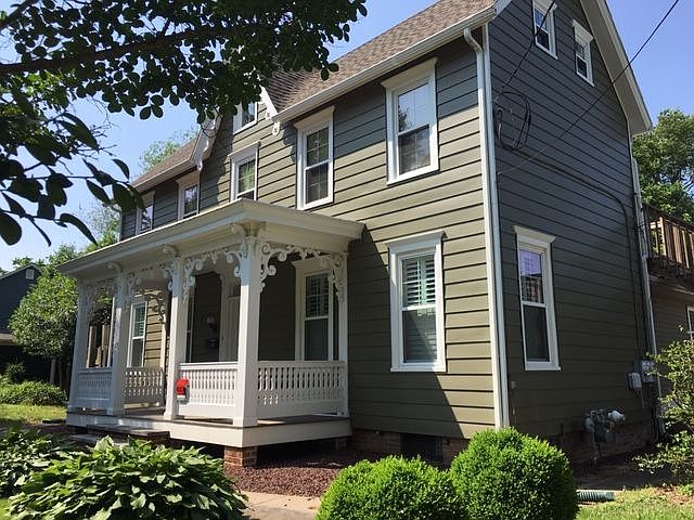 Upstairs - 2 bd/1 bath apt
Downstairs - 3 bd/2 bath apt