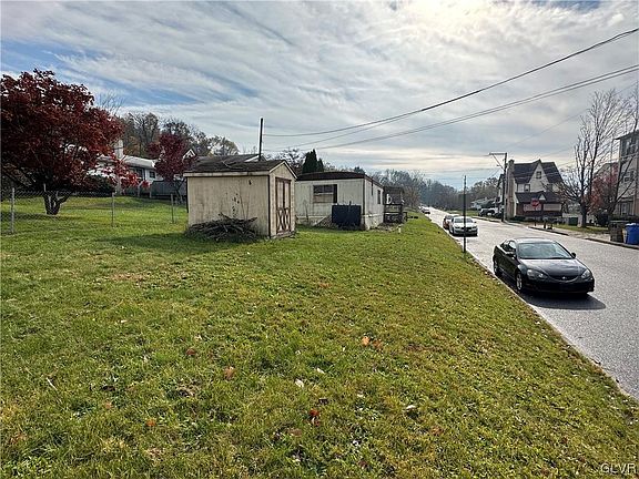 5th image of 641 S Lincoln Ave
