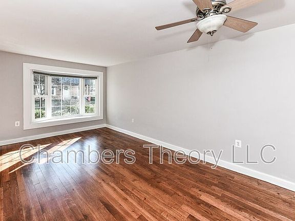3rd image of 445 Hampton Ct Unit 130