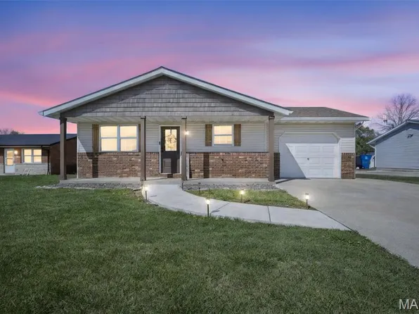 402 Ackerman Pl, Troy, IL 62294